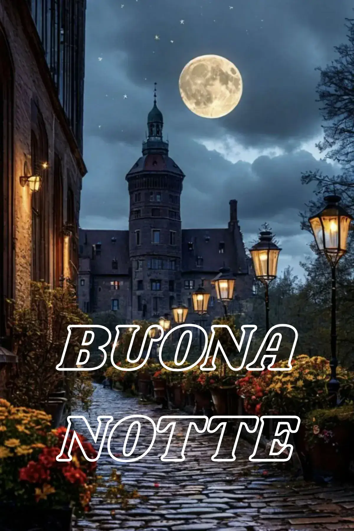 Castello medievale illuminato dalla luna piena con lampioni e fiori immagine buonanotte romantica