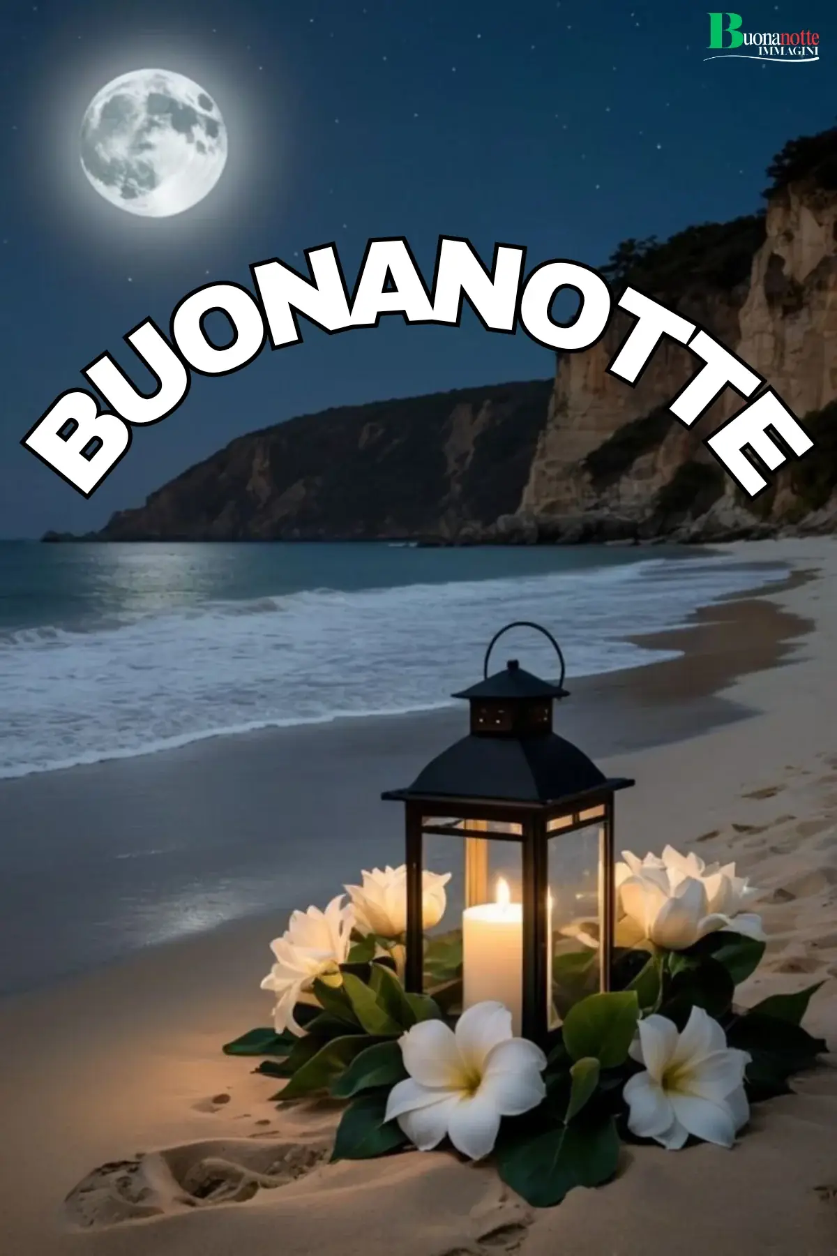 Lanterna sulla spiaggia con onde buonanotte estiva
