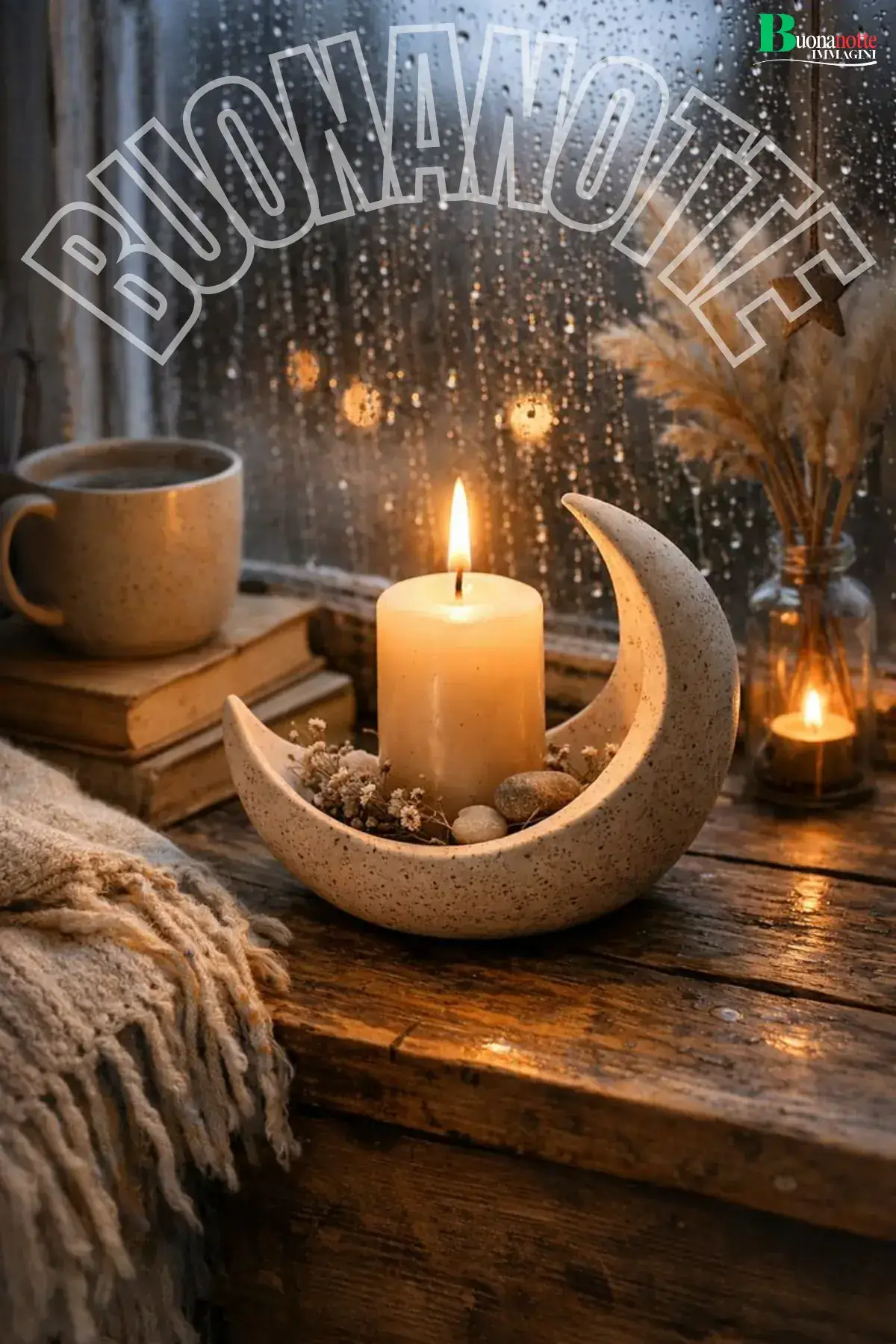 Candela in portacandela a luna su davanzale con pioggia immagine buonanotte