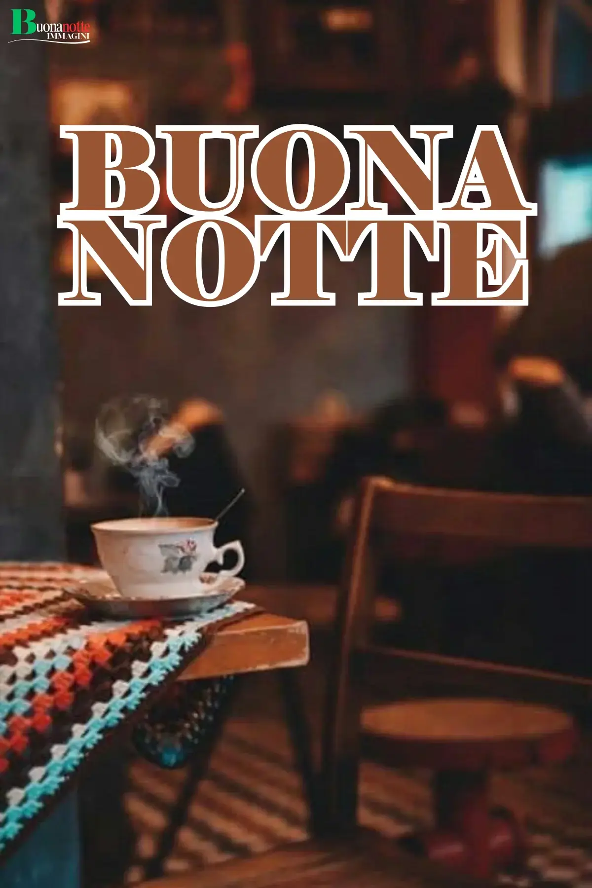 Tazza fumante e coperta per buonanotte invernale