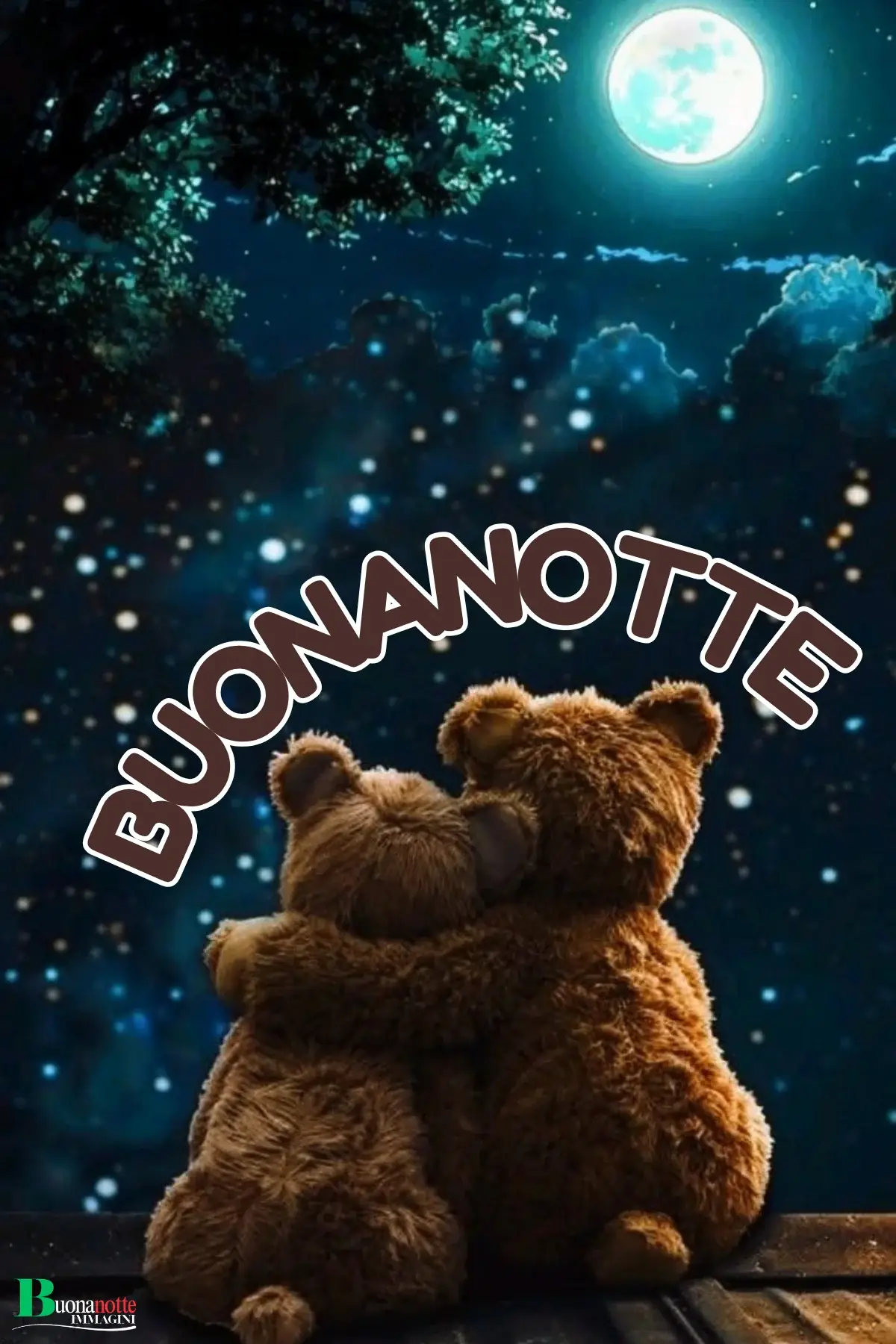 Due orsacchiotti peluche abbracciati sotto luna piena stellata immagine buonanotte