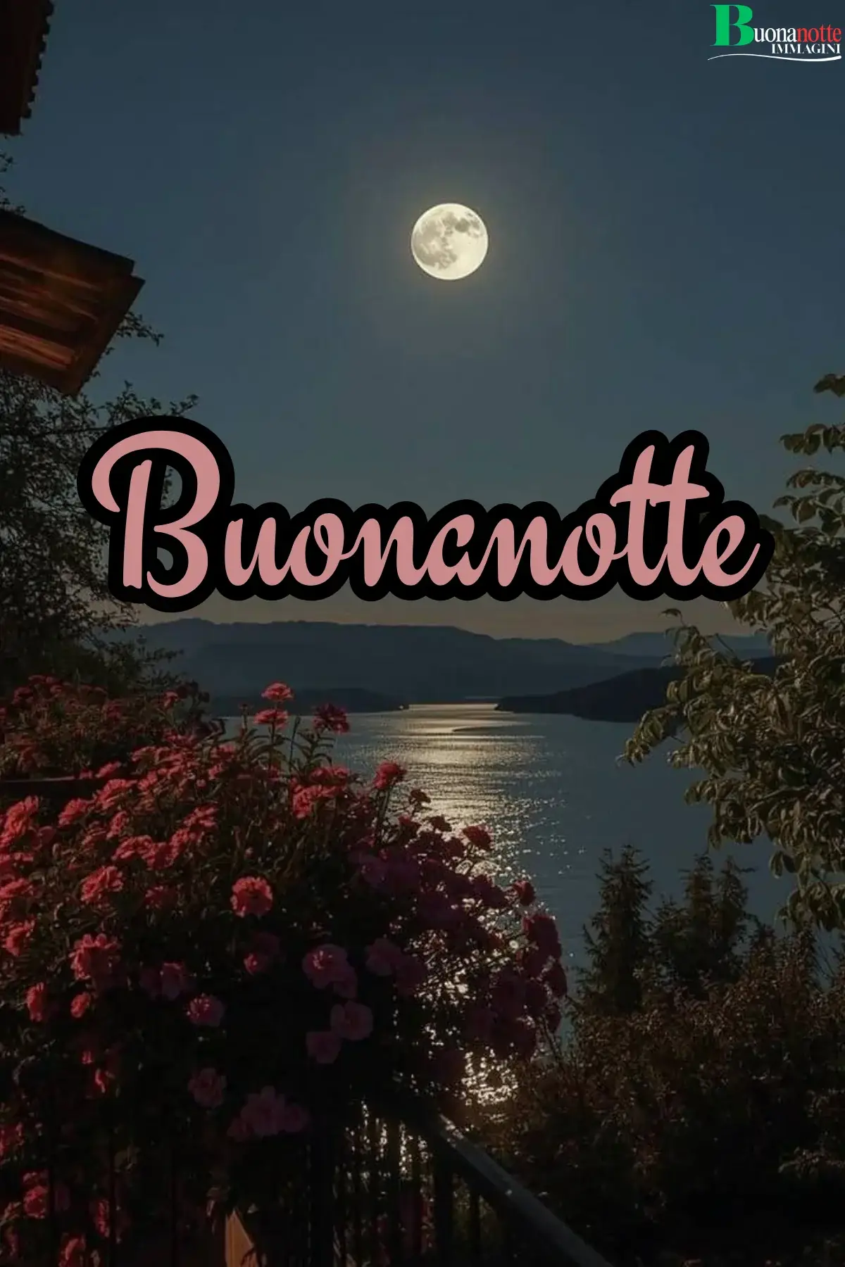 Luna piena sul lago con fiori rosa dal balcone buonanotte estiva