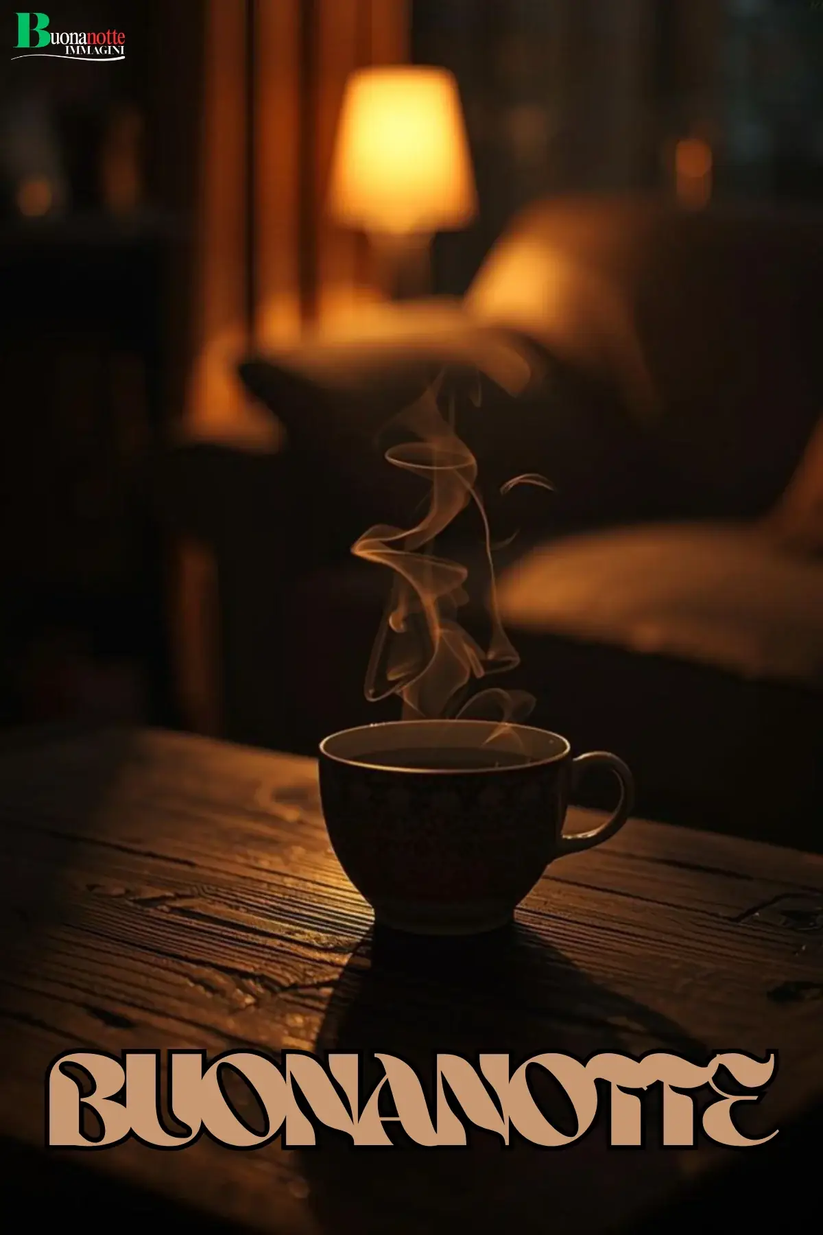 Tazza fumante su tavolo di legno con lampada soffusa immagine buonanotte