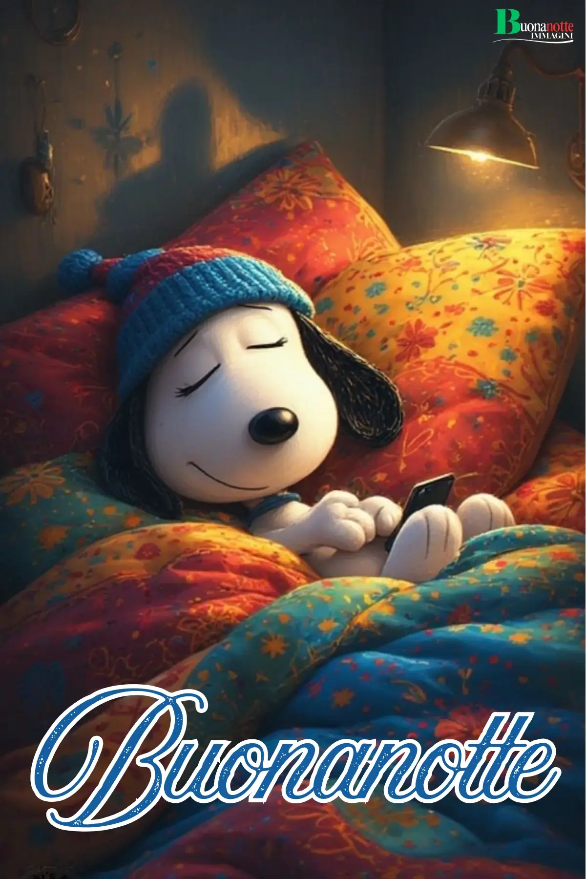 Snoopy con berretto di lana nel letto guarda il cellulare buonanotte divertente