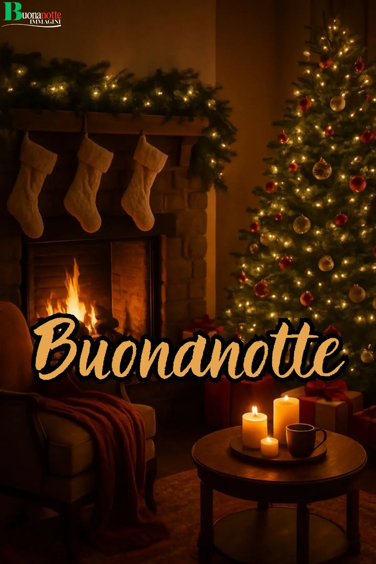 Caminetto acceso con calze albero di Natale e candele buonanotte natalizia